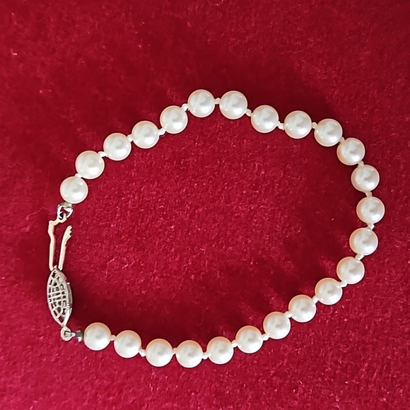 Simulated Pearl Necklace and Bracelet - Picture 6 of 9